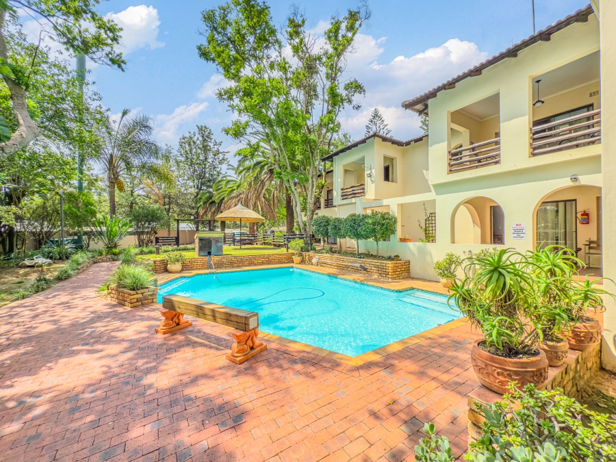 6 Bedroom Property for Sale in Magaliessig Gauteng