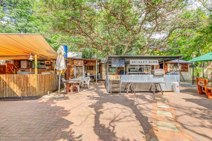 6 Bedroom Property for Sale in Magaliessig Gauteng