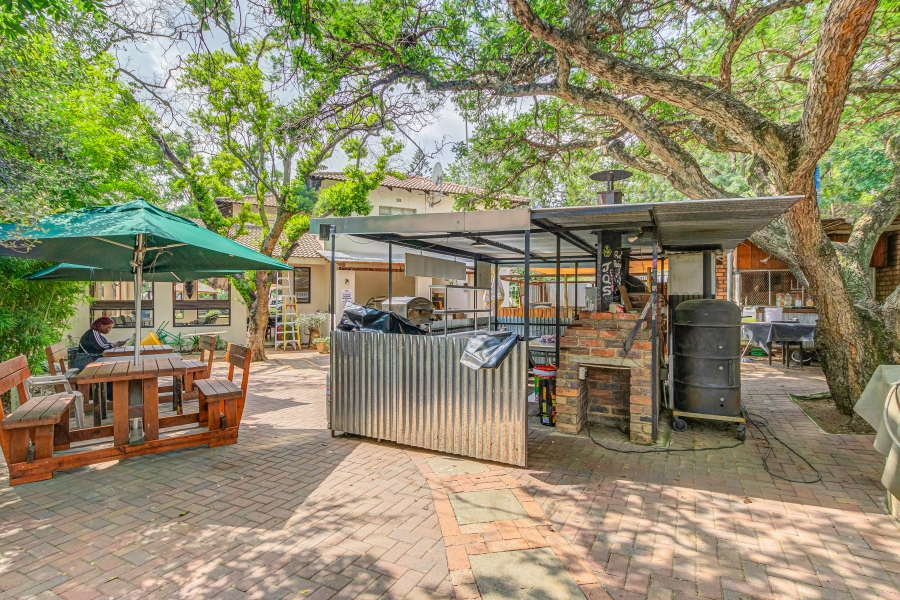 6 Bedroom Property for Sale in Magaliessig Gauteng