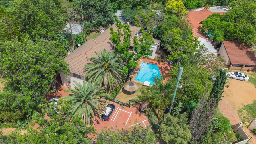 6 Bedroom Property for Sale in Magaliessig Gauteng