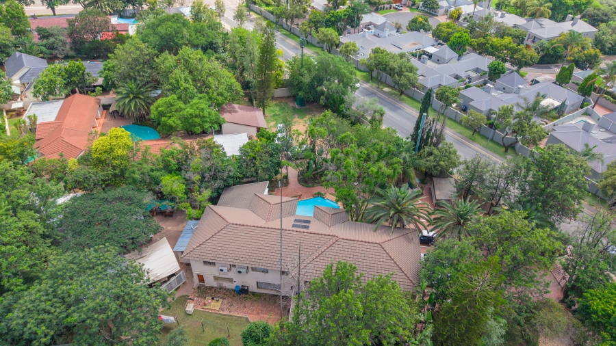 6 Bedroom Property for Sale in Magaliessig Gauteng