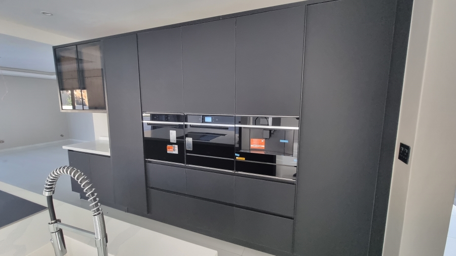 6 Bedroom Property for Sale in Silverwoods Country Estate Gauteng