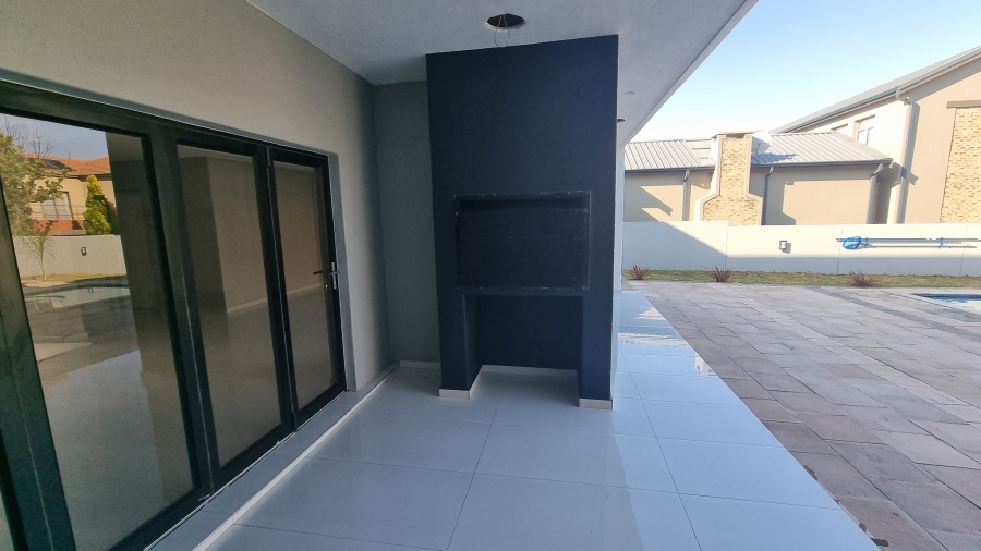 6 Bedroom Property for Sale in Silverwoods Country Estate Gauteng