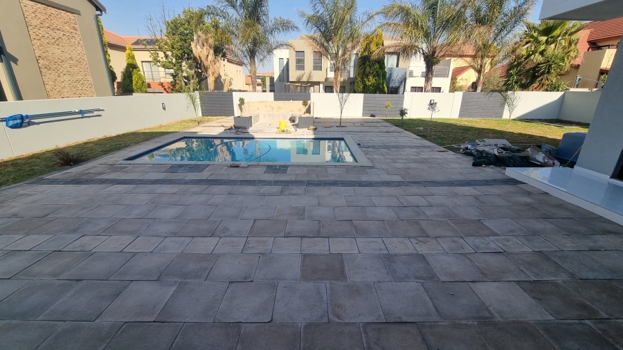 6 Bedroom Property for Sale in Silverwoods Country Estate Gauteng