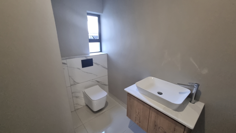 6 Bedroom Property for Sale in Silverwoods Country Estate Gauteng