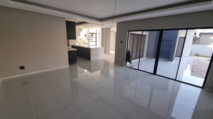 6 Bedroom Property for Sale in Silverwoods Country Estate Gauteng