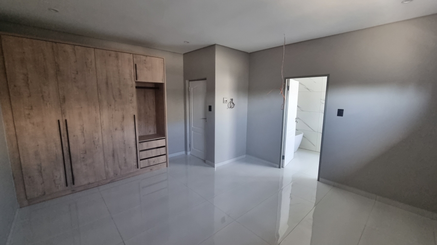 6 Bedroom Property for Sale in Silverwoods Country Estate Gauteng