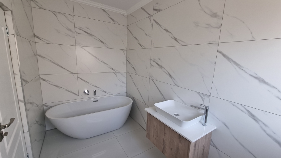 6 Bedroom Property for Sale in Silverwoods Country Estate Gauteng