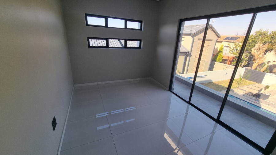 6 Bedroom Property for Sale in Silverwoods Country Estate Gauteng