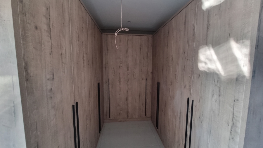 6 Bedroom Property for Sale in Silverwoods Country Estate Gauteng