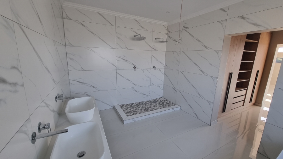 6 Bedroom Property for Sale in Silverwoods Country Estate Gauteng