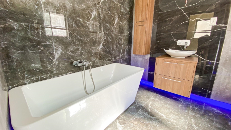 7 Bedroom Property for Sale in Blue Valley Golf Estate Gauteng