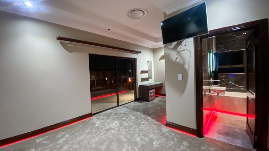 7 Bedroom Property for Sale in Blue Valley Golf Estate Gauteng