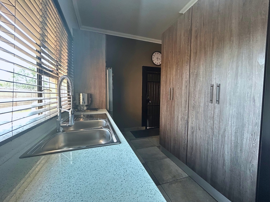 11 Bedroom Property for Sale in Gerardsville Gauteng