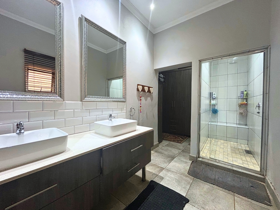 11 Bedroom Property for Sale in Gerardsville Gauteng