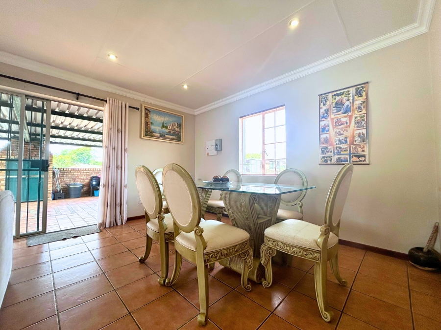 3 Bedroom Property for Sale in Die Hoewes Gauteng