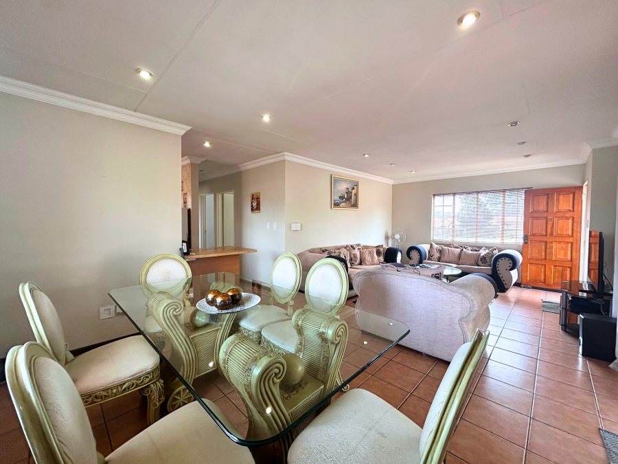 3 Bedroom Property for Sale in Die Hoewes Gauteng