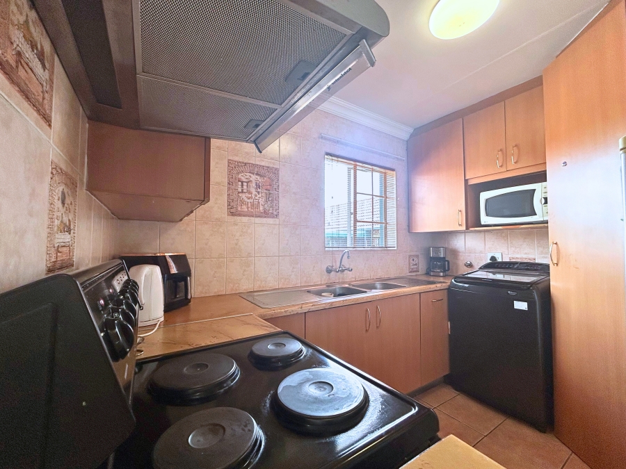 3 Bedroom Property for Sale in Die Hoewes Gauteng