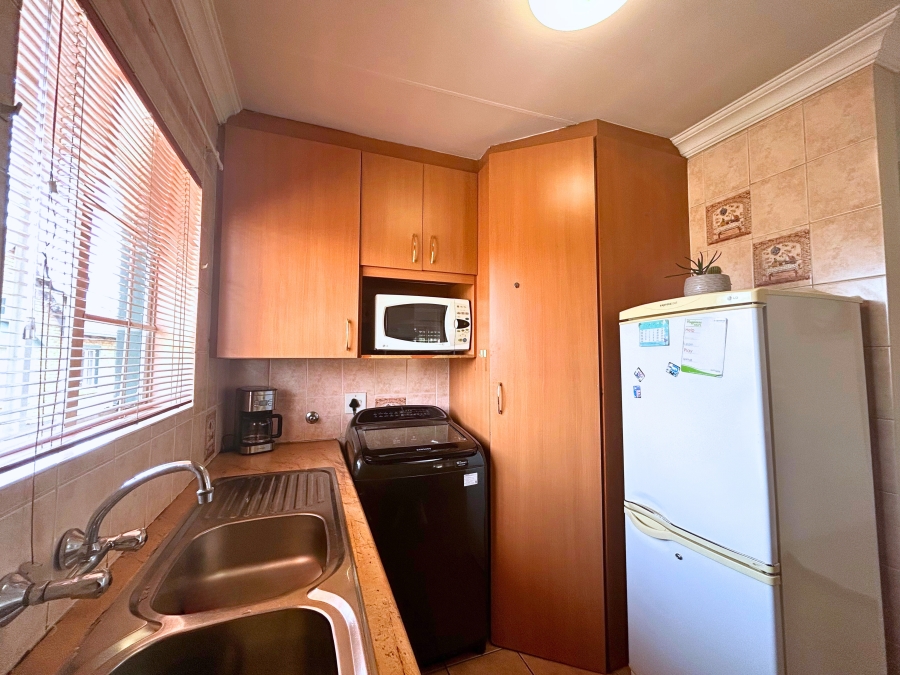 3 Bedroom Property for Sale in Die Hoewes Gauteng