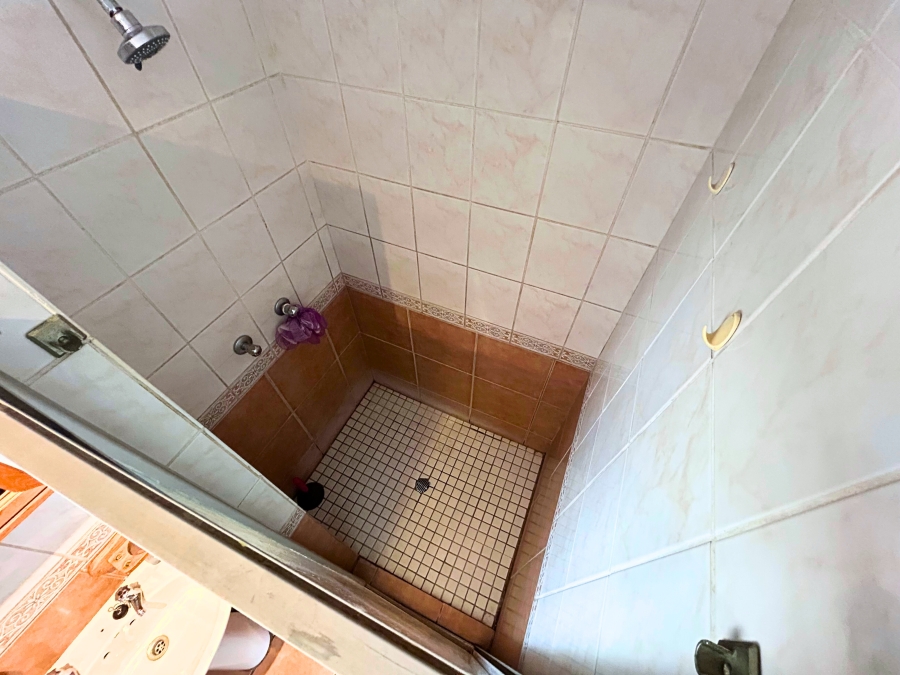 3 Bedroom Property for Sale in Die Hoewes Gauteng