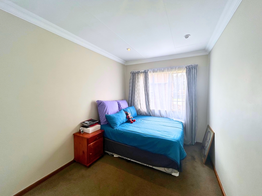 3 Bedroom Property for Sale in Die Hoewes Gauteng