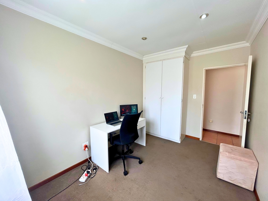 3 Bedroom Property for Sale in Die Hoewes Gauteng