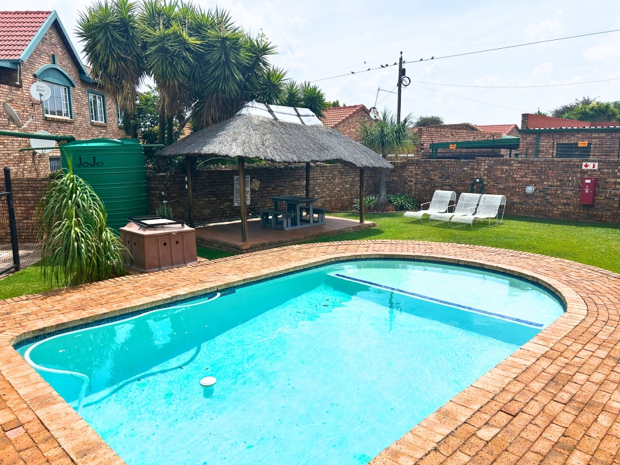 3 Bedroom Property for Sale in Die Hoewes Gauteng