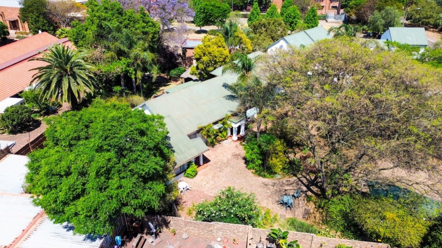 7 Bedroom Property for Sale in Die Hoewes Gauteng