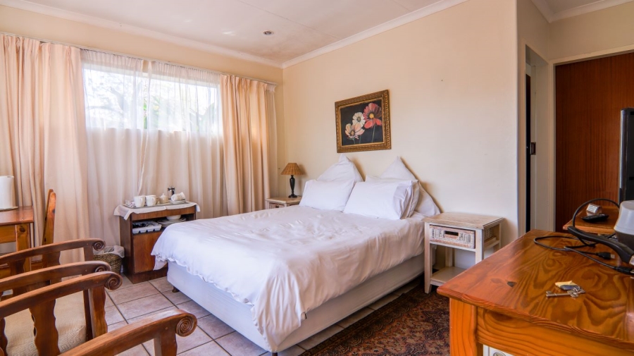 7 Bedroom Property for Sale in Die Hoewes Gauteng