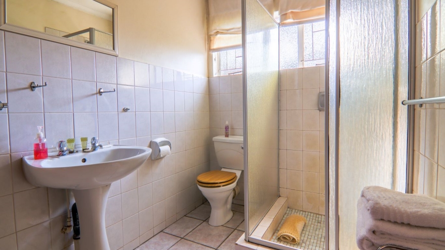 7 Bedroom Property for Sale in Die Hoewes Gauteng