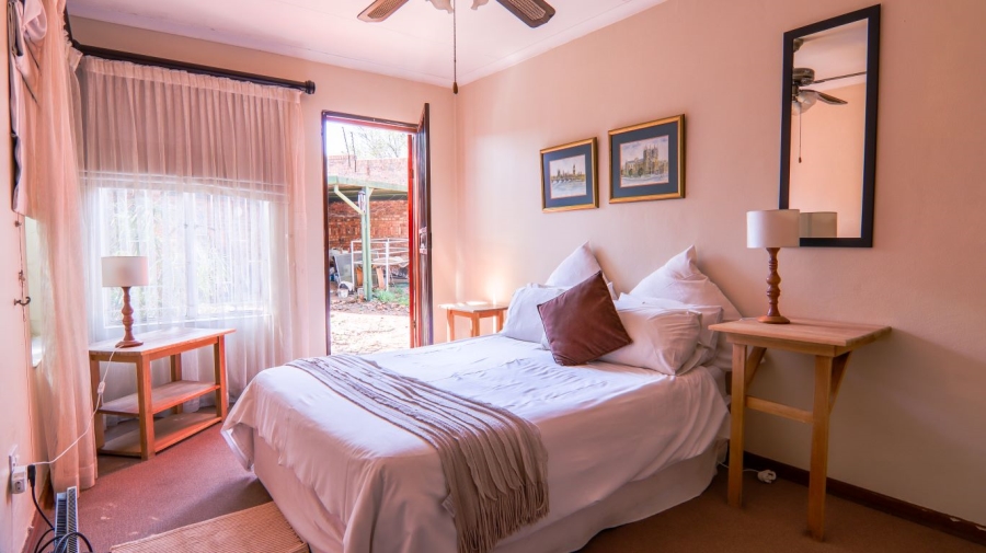 7 Bedroom Property for Sale in Die Hoewes Gauteng