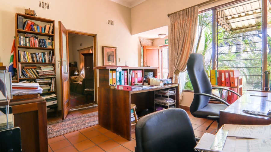 7 Bedroom Property for Sale in Die Hoewes Gauteng