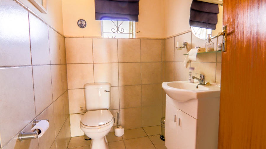 7 Bedroom Property for Sale in Die Hoewes Gauteng