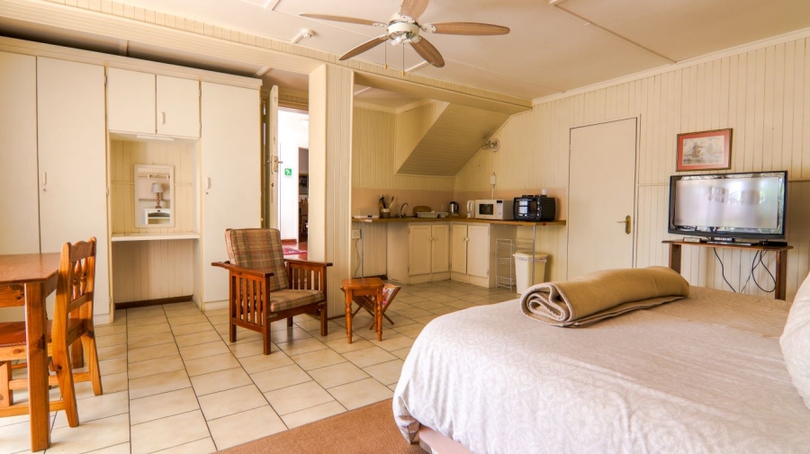 7 Bedroom Property for Sale in Die Hoewes Gauteng