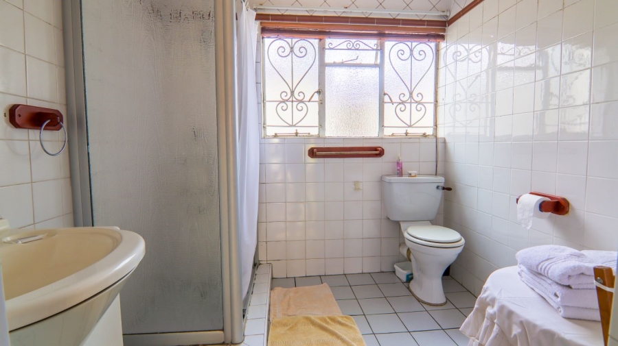 7 Bedroom Property for Sale in Die Hoewes Gauteng