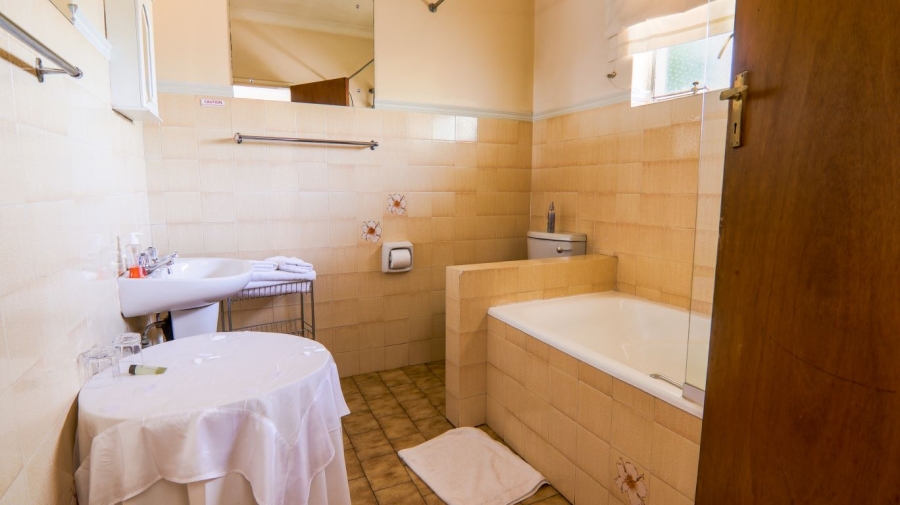 7 Bedroom Property for Sale in Die Hoewes Gauteng