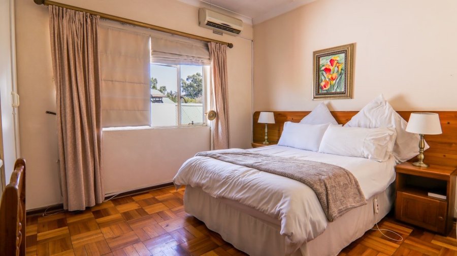 7 Bedroom Property for Sale in Die Hoewes Gauteng