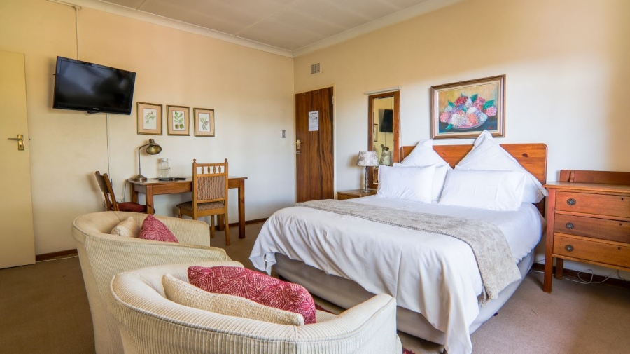 7 Bedroom Property for Sale in Die Hoewes Gauteng