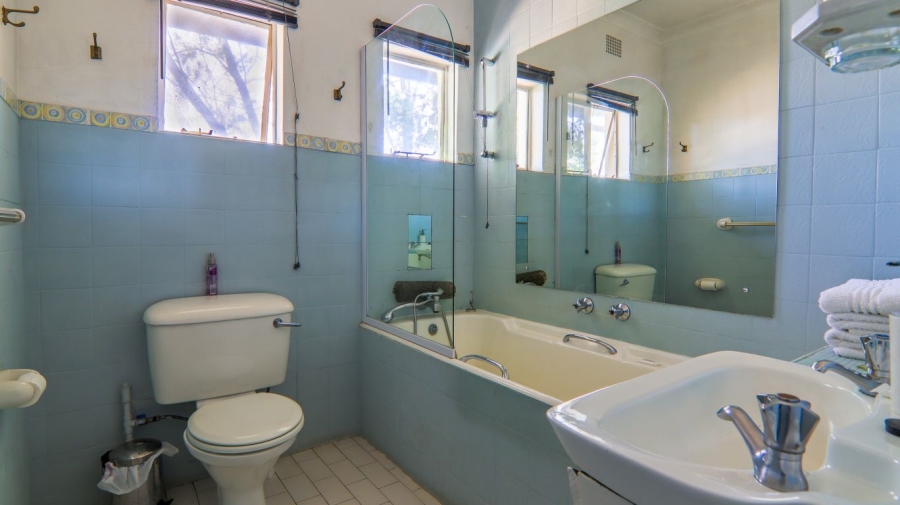 7 Bedroom Property for Sale in Die Hoewes Gauteng