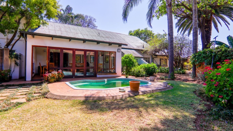 7 Bedroom Property for Sale in Die Hoewes Gauteng