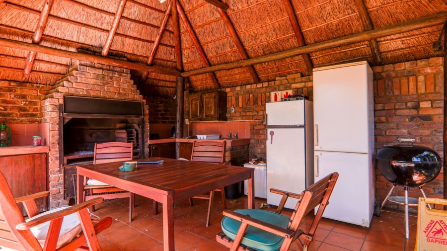 7 Bedroom Property for Sale in Die Hoewes Gauteng