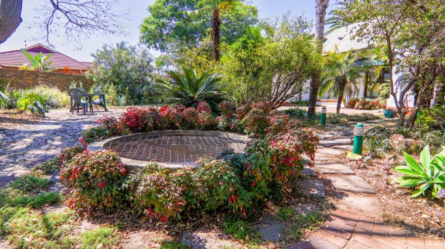 7 Bedroom Property for Sale in Die Hoewes Gauteng