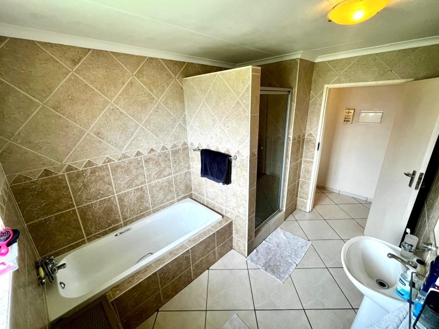 2 Bedroom Property for Sale in Ravenswood Gauteng