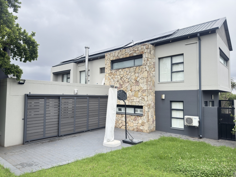 4 Bedroom Property for Sale in Midstream Ridge Gauteng