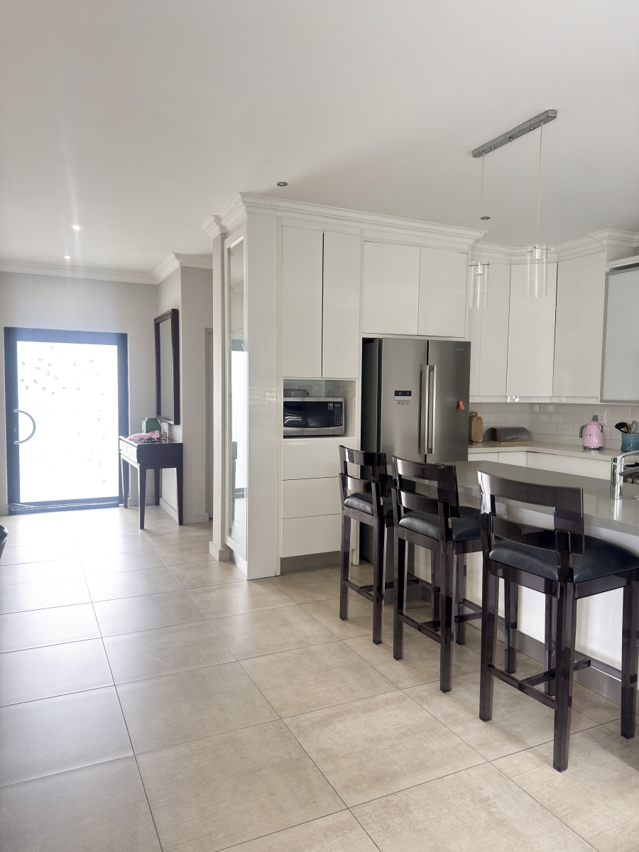 4 Bedroom Property for Sale in Midstream Ridge Gauteng