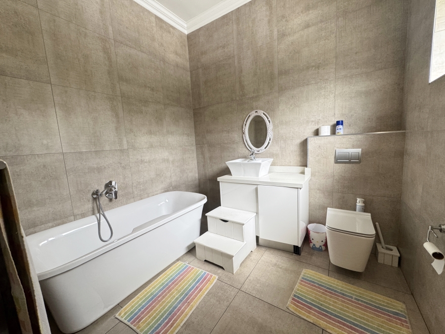 4 Bedroom Property for Sale in Midstream Ridge Gauteng