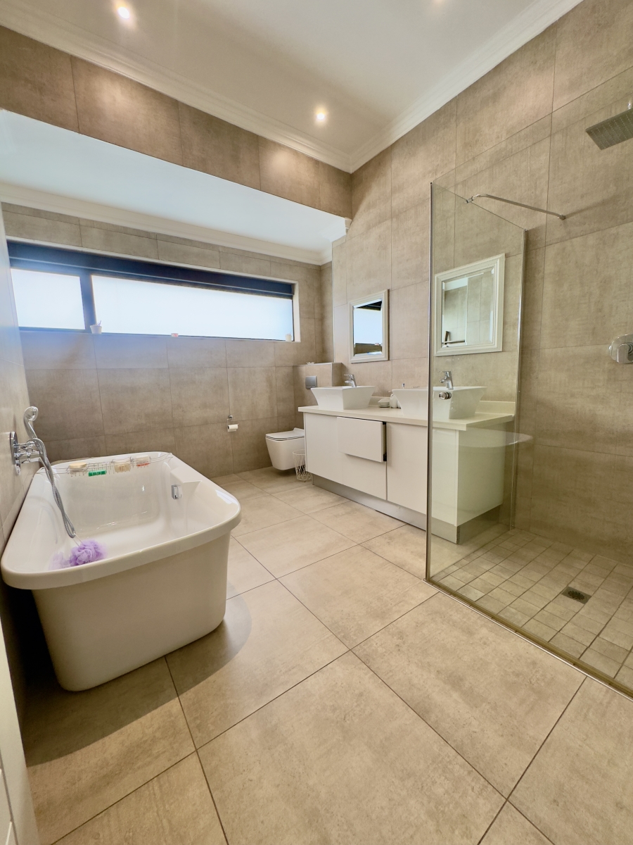 4 Bedroom Property for Sale in Midstream Ridge Gauteng