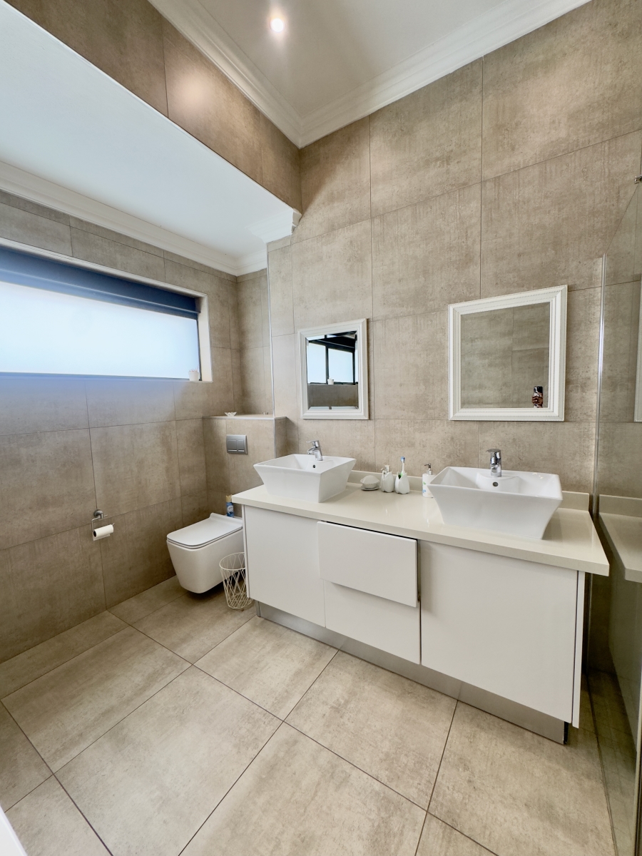 4 Bedroom Property for Sale in Midstream Ridge Gauteng