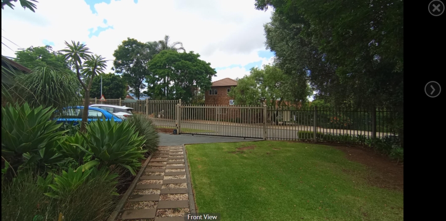 5 Bedroom Property for Sale in Rooihuiskraal Gauteng