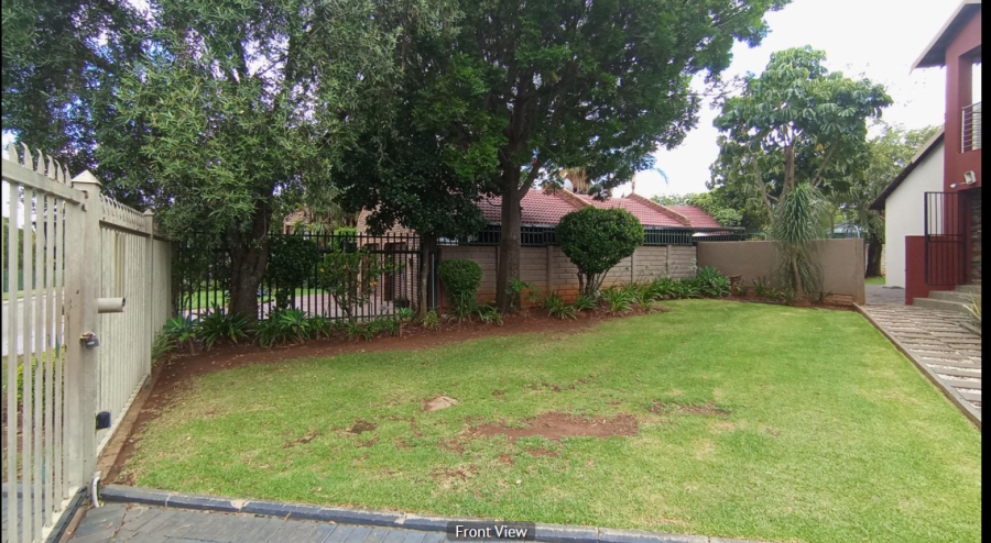 5 Bedroom Property for Sale in Rooihuiskraal Gauteng